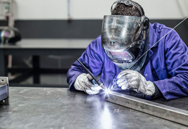 Coifas Industriais em Inox: Eficiência, Segurança e Durabilidade